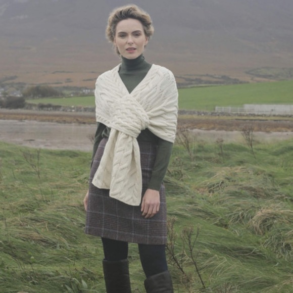 Aran Woollen Mills Accessories - NWT Cream Aran Merino Wool Ladies Irish Pull Through Cable Knit Shawl Scarf